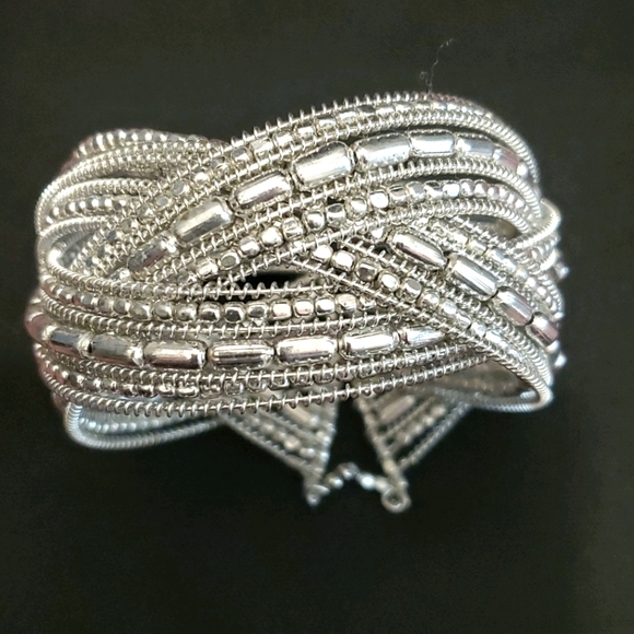 Beautiful silver beaded no clasp cuff bracelet - Picture 1 of 3